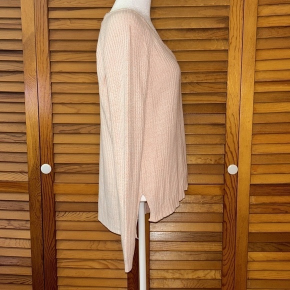 SO Heritage V-Neck Light Pink Sweater Size Medium - Picture 2 of 8